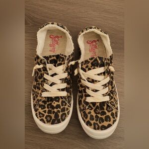 BENEKER Women's Low Top Canvas Sneakers Slip-On Comfort Shoes US Size 8.5 M, Leo